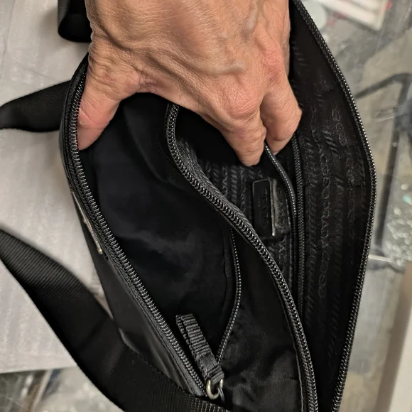 Authentic Prada Nylon"New Tote-displayed bag without defects -Vintage 1980's 🖤" - Picture 7 of 8